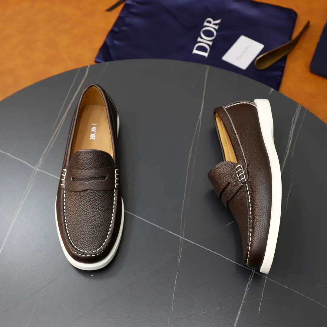 Ex-factory price: 540🙅‍♂️🙅‍♂️🙅‍♂️ Brand: Dior DIOR Standard code: Men's code 38/44 (45 can be customized) Grade: Same as the official website Material: Original cowhide stitching, cowhide lining, original TPU wear-resistant soft outsole Style categories: Leisure and sports version, footwear for driving, young fashion, European and American trends, British style Color: actual picture color